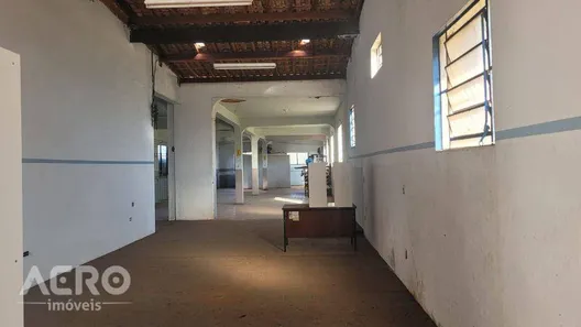 Galpão / Depósito / Armazém à venda, 650m² no , Pederneiras