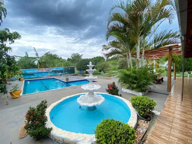Fazenda / Sítio / Chácara com 4 Quartos à venda, 500m² no , Nerópolis