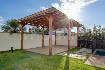Casa com 3 Quartos para venda ou aluguel, 222m² no Santa Regina, Camboriú