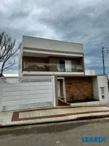 Sobrado com 3 Quartos à venda, 258m² no Loteamento Caldense, Poços de Caldas