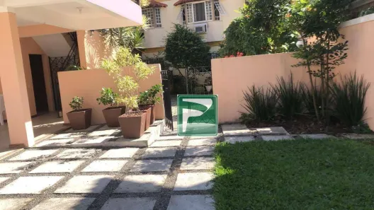 Casa de Condomínio com 3 Quartos para alugar, 150m² no Maria Paula, Niterói