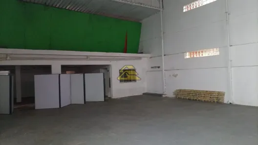Galpão / Depósito / Armazém para venda ou aluguel, 600m² no Barra da Tijuca, Rio de Janeiro