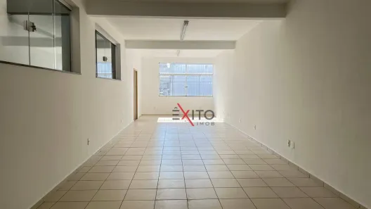 Loja / Salão / Ponto Comercial para alugar, 121m² no Vila Santa Terezinha, Várzea Paulista