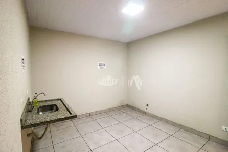 Galpão / Depósito / Armazém para alugar, 675m² no Jardim Riviera, Cambé