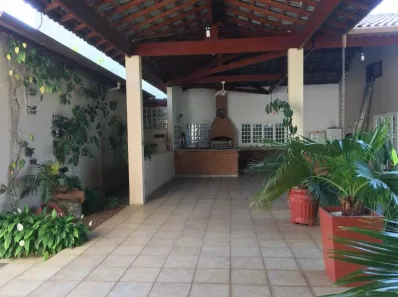 Fazenda / Sítio / Chácara com 5 Quartos para alugar, 800m² no Centro, Caçapava