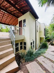 Casa de Condomínio com 3 Quartos para venda ou aluguel, 300m² no Chácara do Refúgio, Carapicuíba