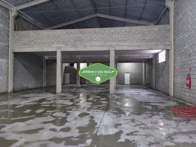 Galpão / Depósito / Armazém para alugar, 745m² no Parque São Vicente, São Vicente