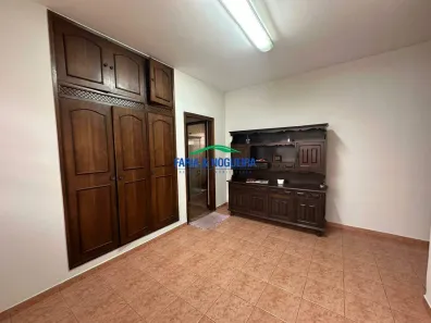 Casa com 3 Quartos para alugar, 179m² no Zona Central, Rio Claro