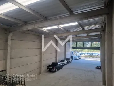 Galpão / Depósito / Armazém para alugar, 700m² no Centro, Arujá