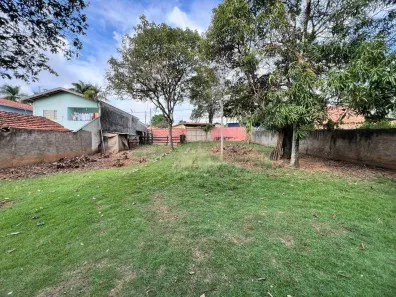 Fazenda / Sítio / Chácara com 3 Quartos à venda, 200m² no Estância Lago Azul (Ártemis), Piracicaba