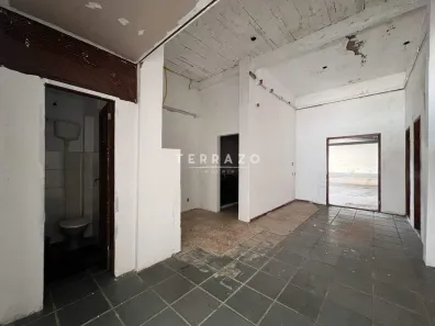 Galpão / Depósito / Armazém para alugar, 265m² no Várzea, Teresópolis