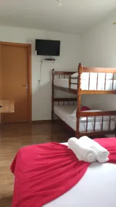 Hotel / Motel / Pousada com 3 Quartos para alugar, 99m² no Armação, Penha
