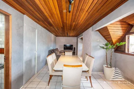 Casa Comercial com 5 Quartos à venda, 300m² no Novo Mundo, Curitiba