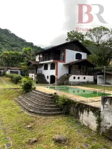 Casa com 4 Quartos para alugar, 2000m² no Várzea Alegre, Guapimirim