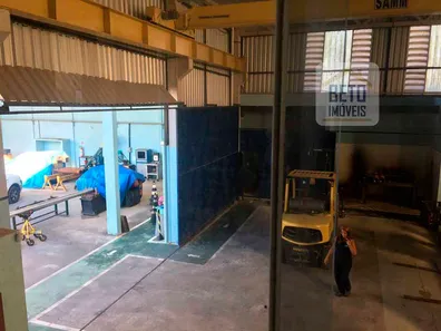 Galpão / Depósito / Armazém para venda ou aluguel, 900m² no Imboassica, Macaé