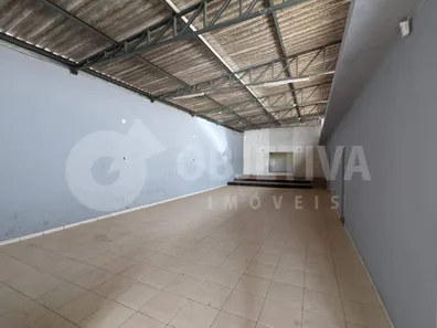 Galpão / Depósito / Armazém com 7 Quartos à venda, 370m² no Custódio Pereira, Uberlândia