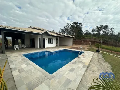 Fazenda / Sítio / Chácara com 3 Quartos à venda, 1300m² no , Mairinque