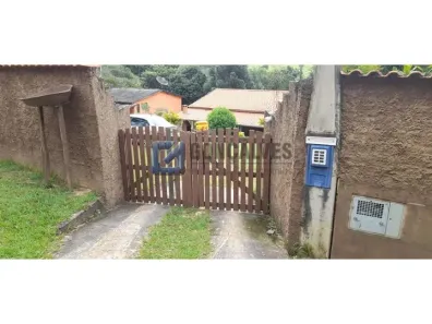 Fazenda / Sítio / Chácara com 3 Quartos à venda, 120m² no Várzea de Baixo, Sarapuí