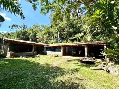 Fazenda / Sítio / Chácara com 3 Quartos à venda, 150m² no Chácaras Bartira, Embu das Artes