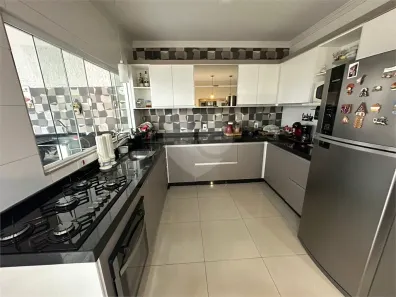 Sobrado com 3 Quartos à venda, 100m² no Retiro, Volta Redonda