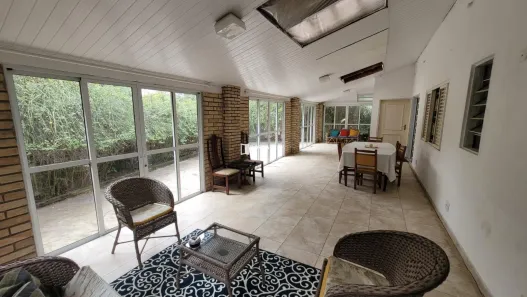 Fazenda / Sítio / Chácara com 3 Quartos para alugar, 117m² no Chácaras Bartira, Embu das Artes