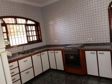 Sobrado com 3 Quartos à venda, 270m² no Jardim das Oliveiras, Jacareí