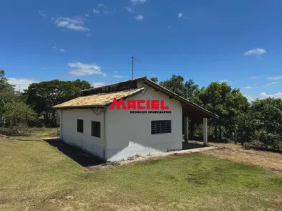 Fazenda / Sítio / Chácara com 3 Quartos à venda, 237m² no Chácara Marambaia, Caçapava