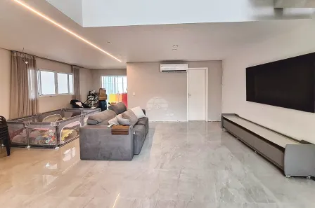 Sobrado com 3 Quartos à venda, 250m² no Campo Pequeno, Colombo