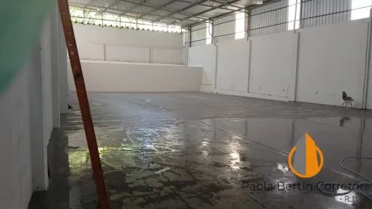Galpão / Depósito / Armazém para venda ou aluguel, 686m² no Coelho, São Gonçalo