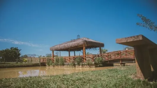 Hotel / Motel / Pousada com 3 Quartos à venda, 1200m² no Jardim Alvorada, Jacareí