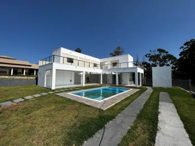 Fazenda / Sítio / Chácara com 4 Quartos à venda, 1000m² no , Mairinque