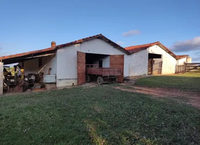 Fazenda / Sítio / Chácara com 3 Quartos à venda, 150m² no , Alambari