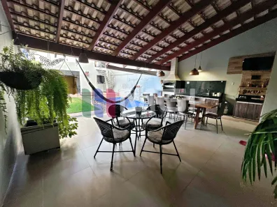 Sobrado com 4 Quartos à venda, 214m² no Jardim América, Goiânia