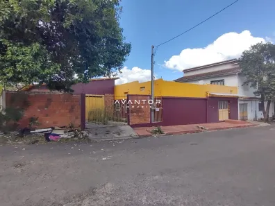 Loja / Salão / Ponto Comercial com 3 Quartos à venda, 100m² no Salgado Filho, Santa Maria