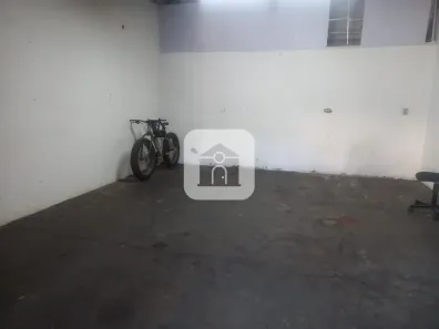 Galpão / Depósito / Armazém à venda, 160m² no Presidente Roosevelt, Uberlândia