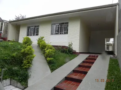 Casa com 3 Quartos para alugar, 230m² no Campina do Siqueira, Curitiba
