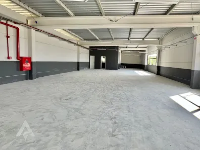 Galpão / Depósito / Armazém para alugar, 210m² no Do Salto, Blumenau