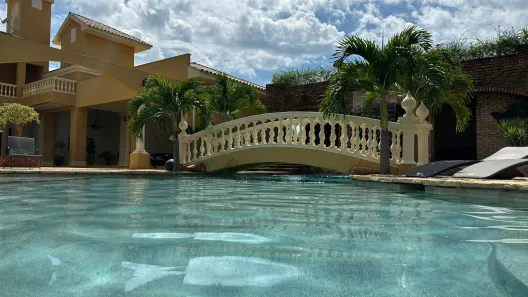 Sobrado com 4 Quartos à venda, 1200m² no , Hidrolândia