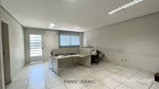 Casa Comercial para alugar, 299m² no Campina do Siqueira, Curitiba