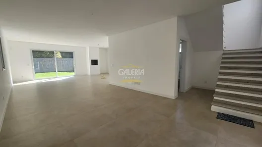 Sobrado com 4 Quartos à venda, 271m² no América, Joinville