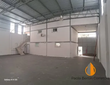 Galpão / Depósito / Armazém para venda ou aluguel, 686m² no Coelho, São Gonçalo