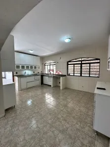 Casa com 3 Quartos à venda, 324m² no Parque São Benedito, Pindamonhangaba