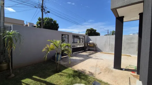 Casa com 2 Quartos para alugar, 192m² no Califórnia, Londrina