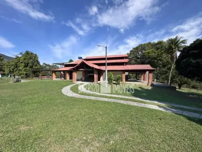 Fazenda / Sítio / Chácara com 4 Quartos à venda, 4000m² no Papucaia, Cachoeiras de Macacu