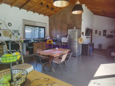 Fazenda / Sítio / Chácara com 2 Quartos à venda, 300m² no Curral, Ibiúna