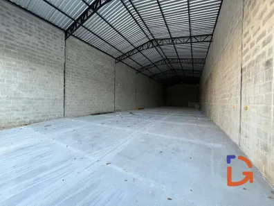 Galpão / Depósito / Armazém para alugar, 300m² no Recreio, Rio das Ostras