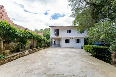 Fazenda / Sítio / Chácara com 4 Quartos à venda, 142m² no Santo Antônio, São José dos Pinhais