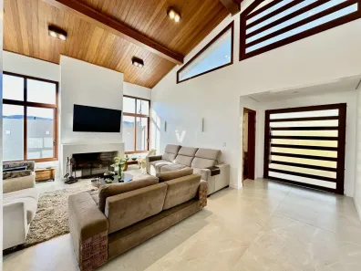 Casa de Condomínio com 3 Quartos à venda, 243m² no Camobi, Santa Maria