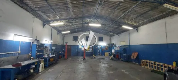Galpão / Depósito / Armazém à venda, 250m² no Loteamento Alfredo Abilio Flores, Pindamonhangaba
