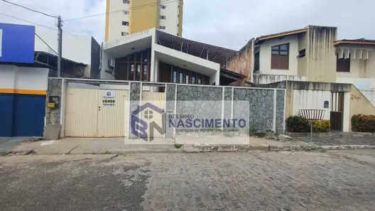 Casa com 4 Quartos à venda, 350m² no Grageru, Aracaju
